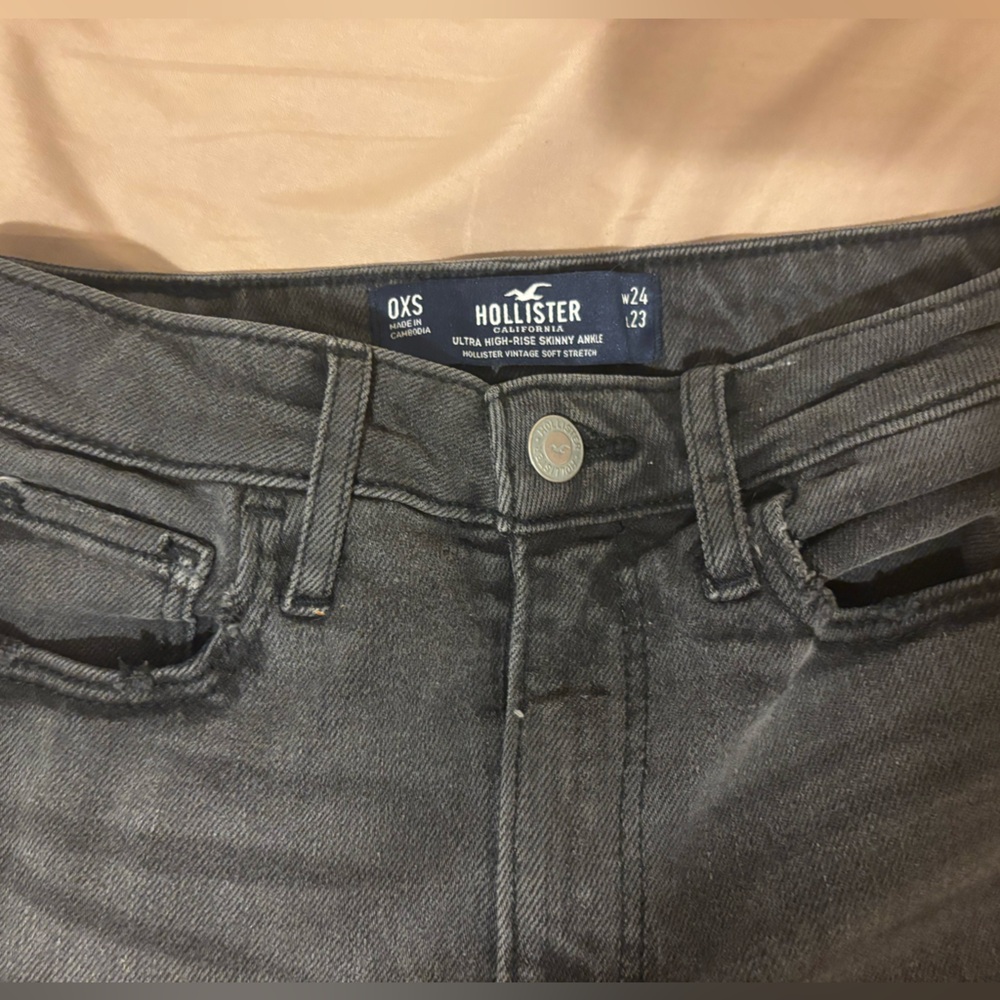 Hollister Women’s Cropped Dark Gray Skinny Jeans